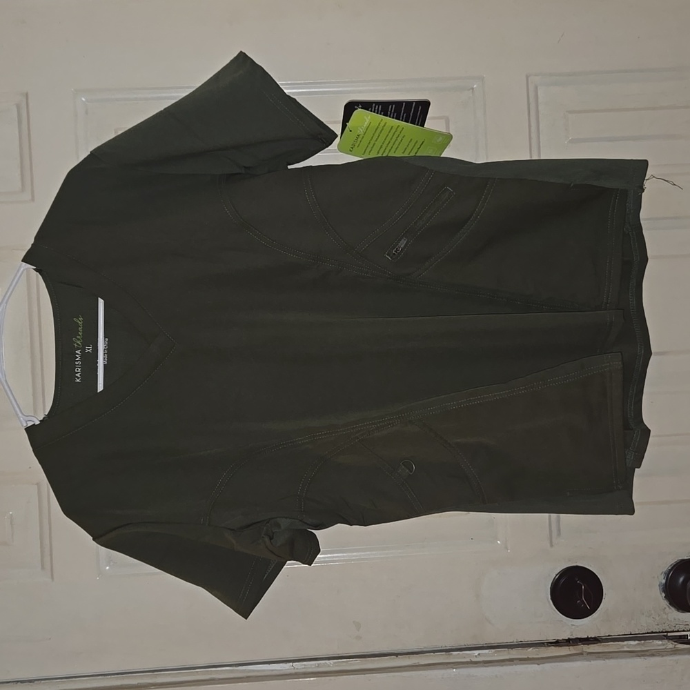 Women's Scrub Top in Size Extra Large